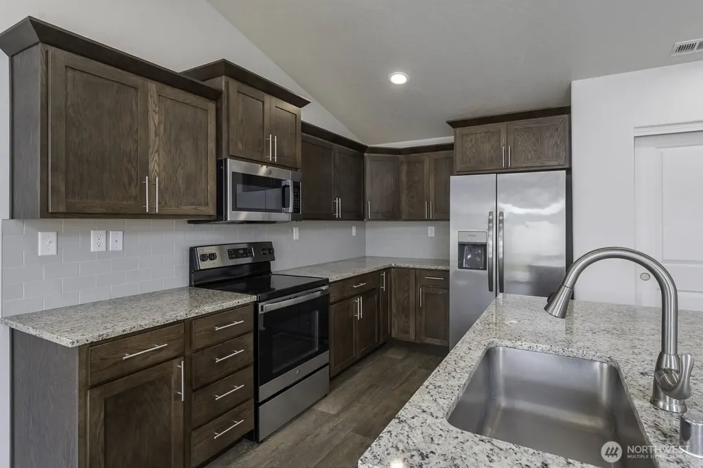 1013 W Maple Drive Moses Lake WA 98837