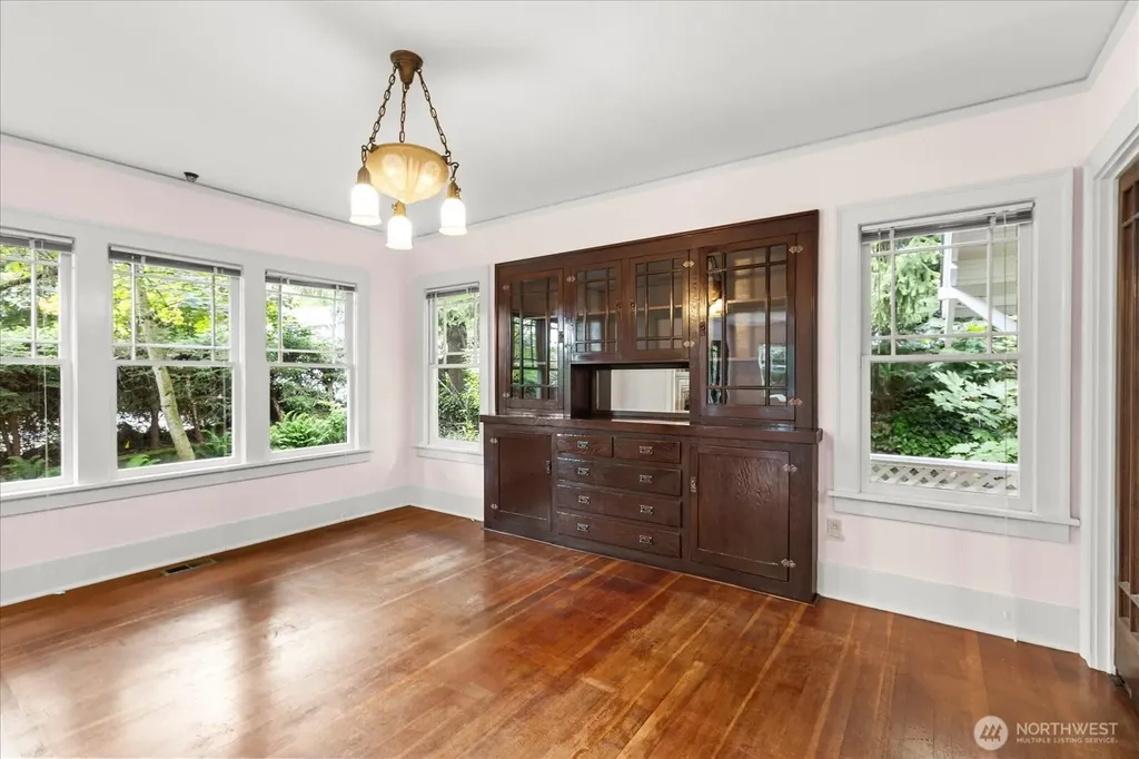18608 101st Avenue NE Bothell WA 98011