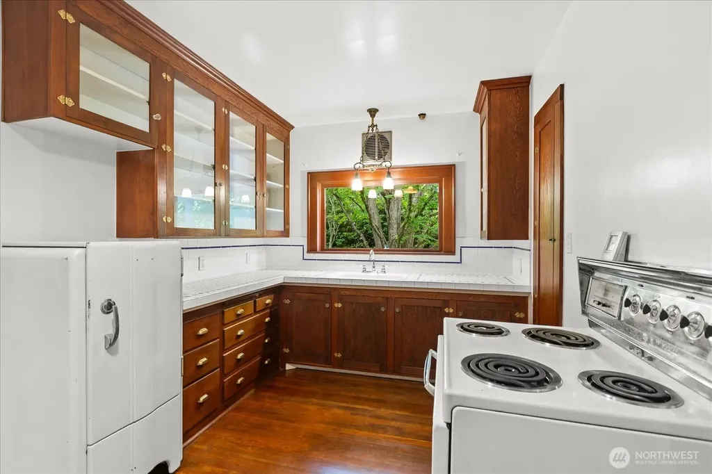 18608 101st Avenue NE Bothell WA 98011