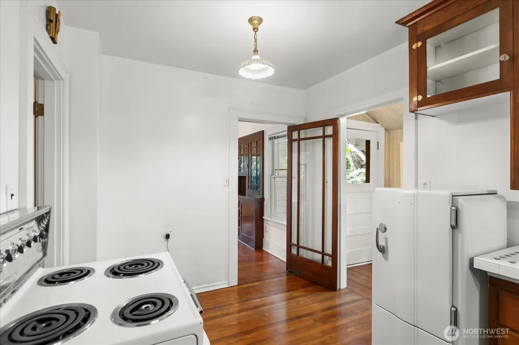 18608 101st Avenue NE Bothell WA 98011