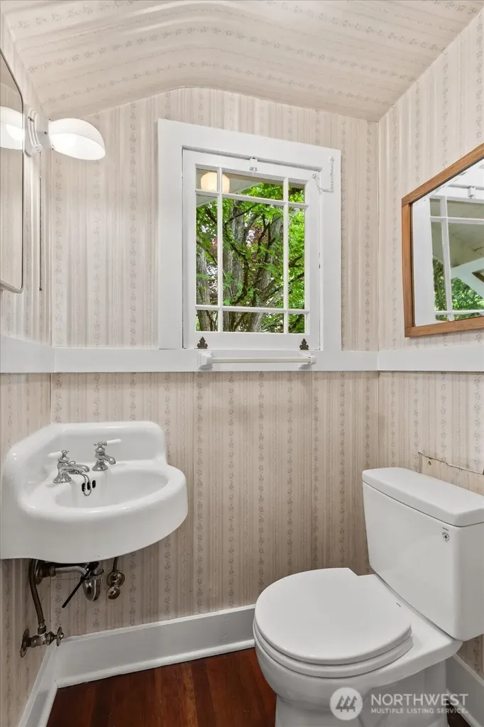 18608 101st Avenue NE Bothell WA 98011