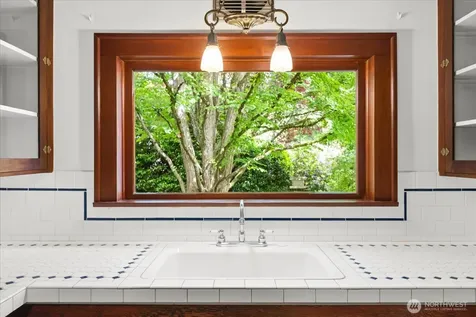 18608 101st Avenue NE Bothell WA 98011