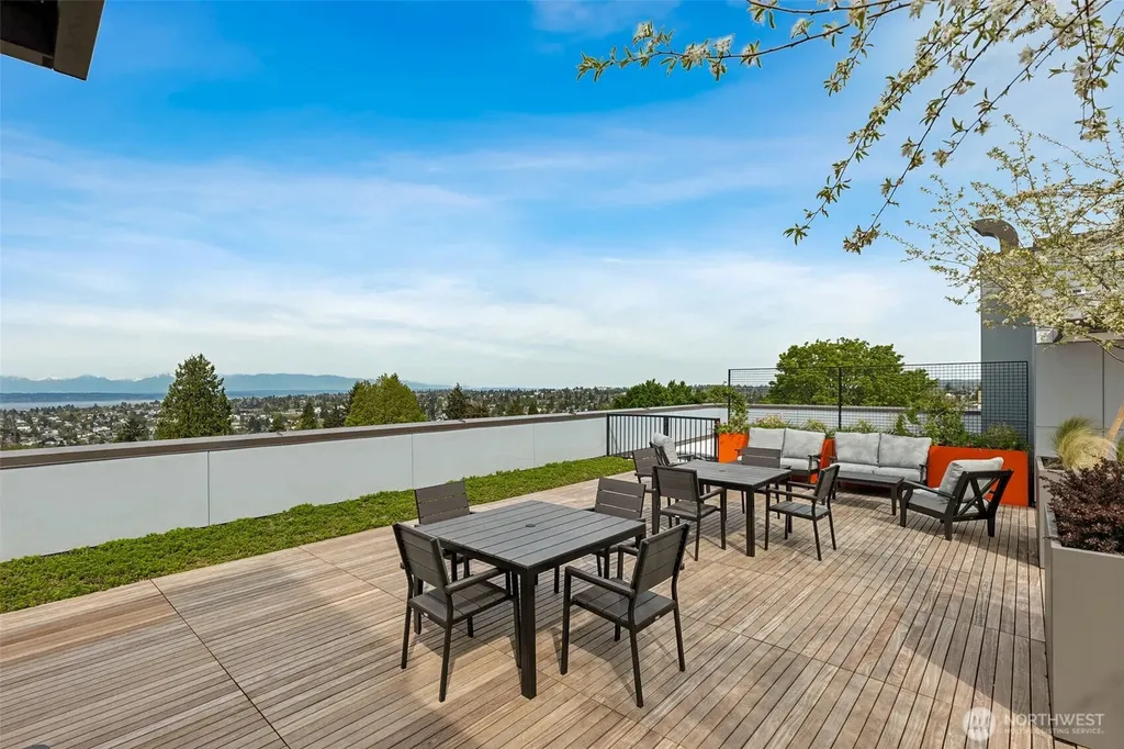 5819 Phinney Avenue N Seattle WA 98103