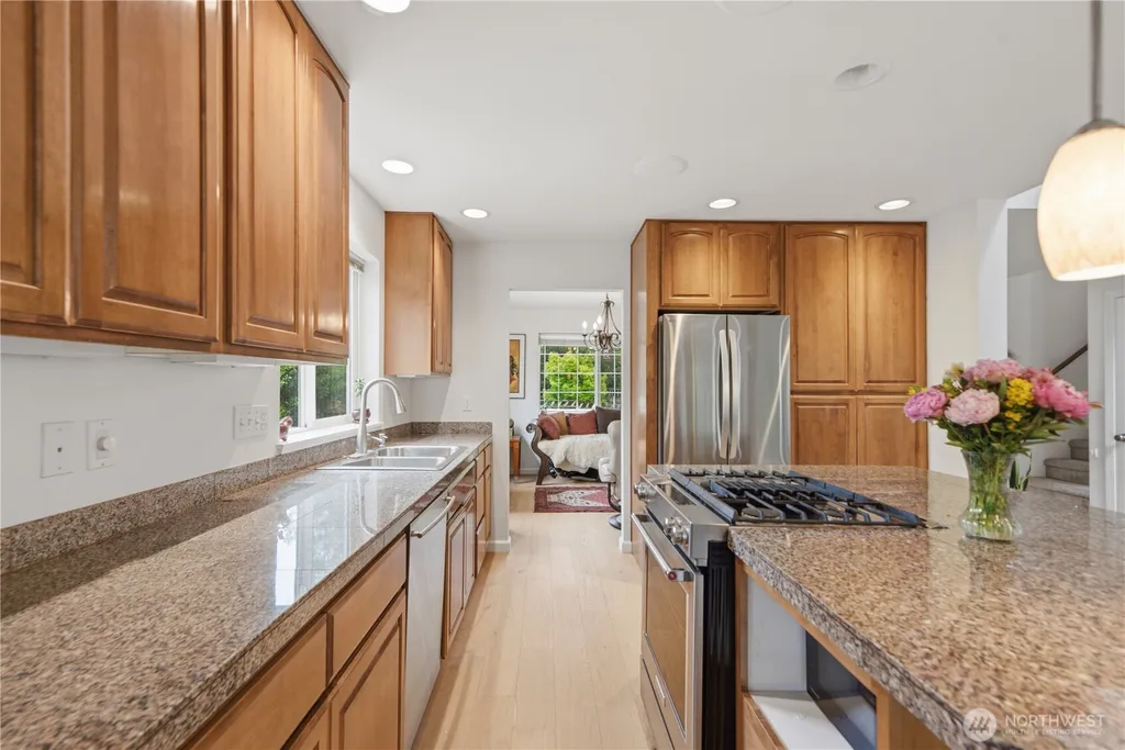 2484 Soundview Drive NE Bainbridge Island WA 98110