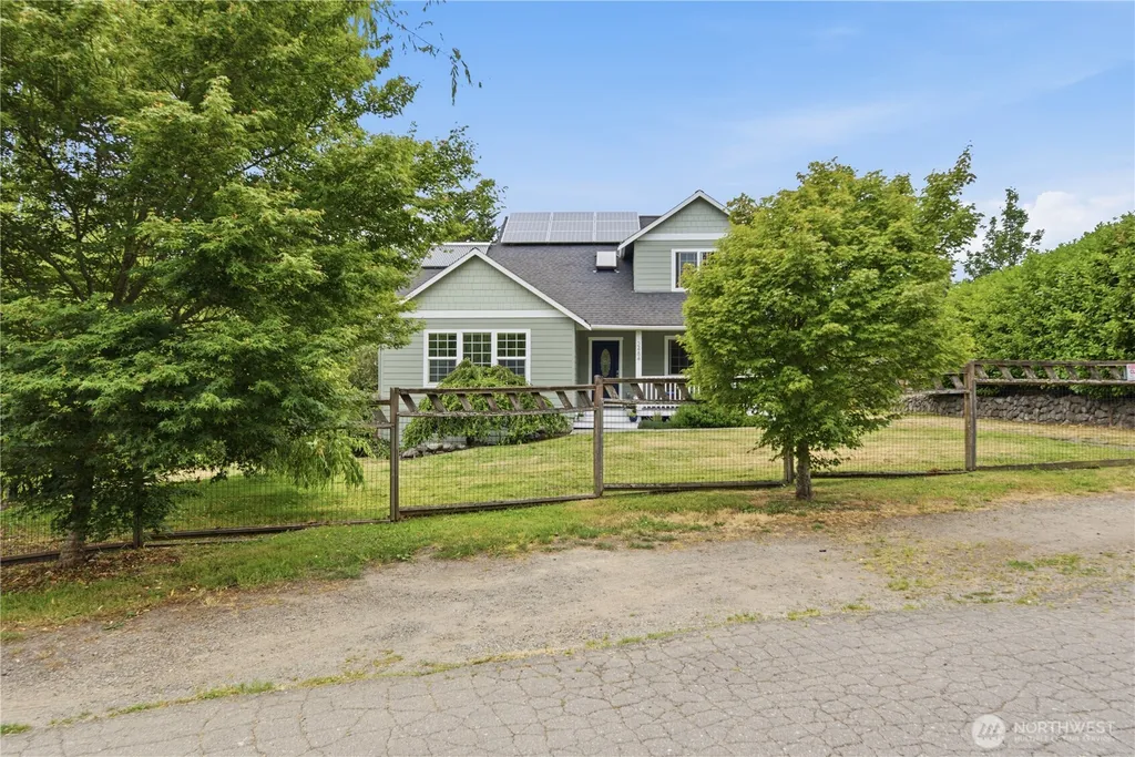 2484 Soundview Drive NE Bainbridge Island WA 98110