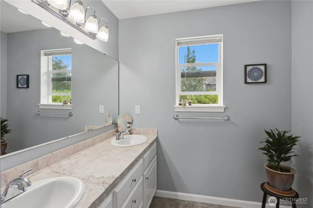 2484 Soundview Drive NE Bainbridge Island WA 98110