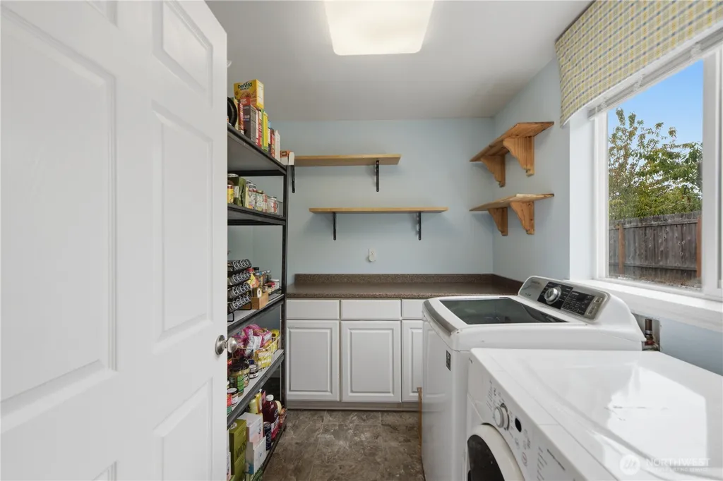 2484 Soundview Drive NE Bainbridge Island WA 98110