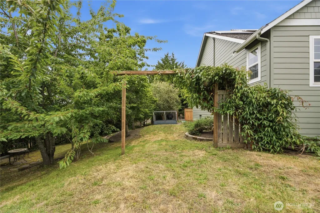 2484 Soundview Drive NE Bainbridge Island WA 98110
