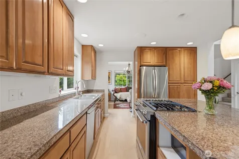 2484 Soundview Drive NE Bainbridge Island WA 98110