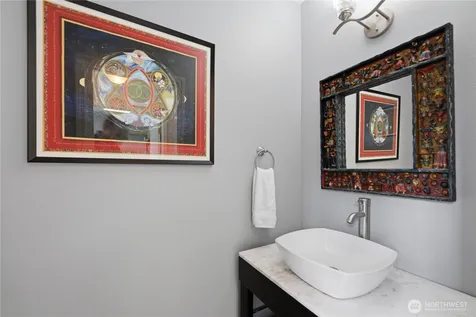 2484 Soundview Drive NE Bainbridge Island WA 98110