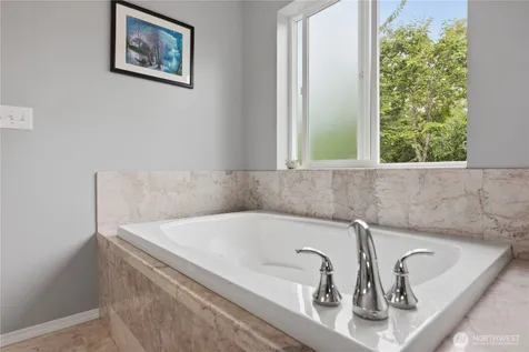 2484 Soundview Drive NE Bainbridge Island WA 98110