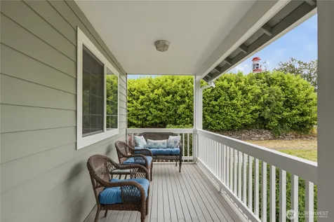 2484 Soundview Drive NE Bainbridge Island WA 98110