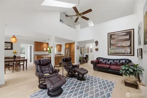 2484 Soundview Drive NE Bainbridge Island WA 98110