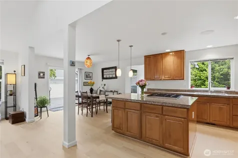 2484 Soundview Drive NE Bainbridge Island WA 98110