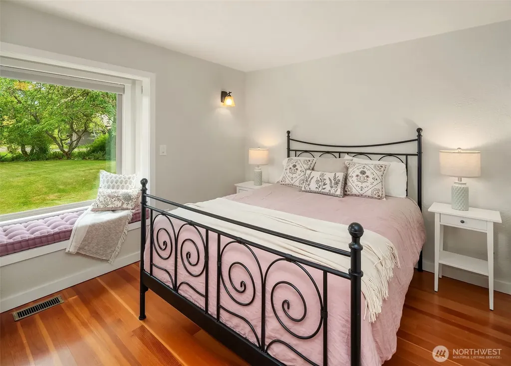 17424 107th Avenue SW Vashon WA 98070