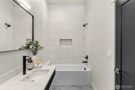3406 E Spring Street Seattle WA 98122