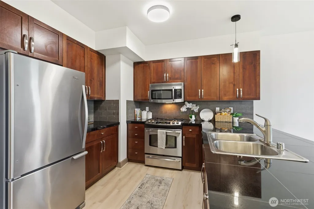 1880 25th Avenue NE Issaquah WA 98029