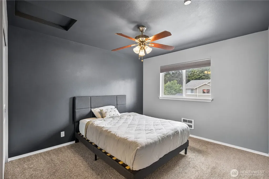 1670 SW Mulberry Drive Oak Harbor WA 98277