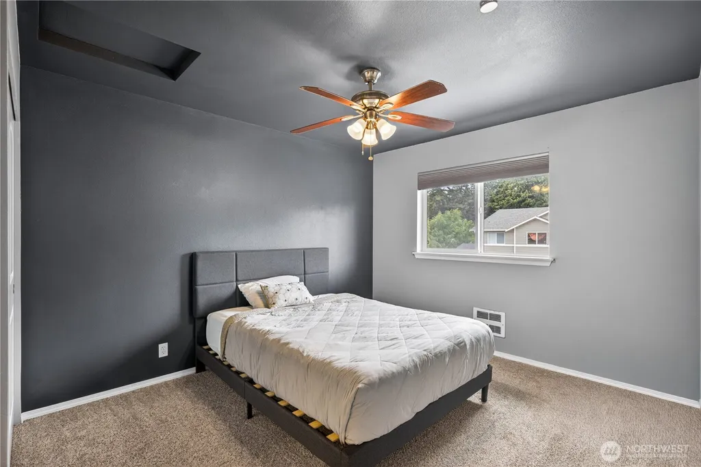 1670 SW Mulberry Drive Oak Harbor WA 98277
