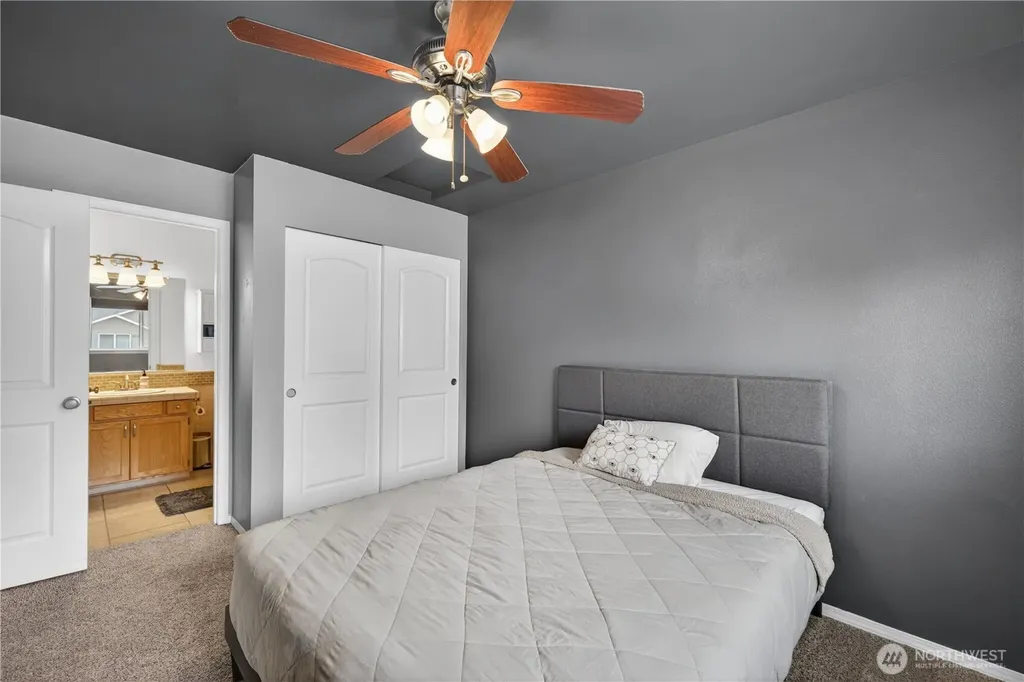 1670 SW Mulberry Drive Oak Harbor WA 98277
