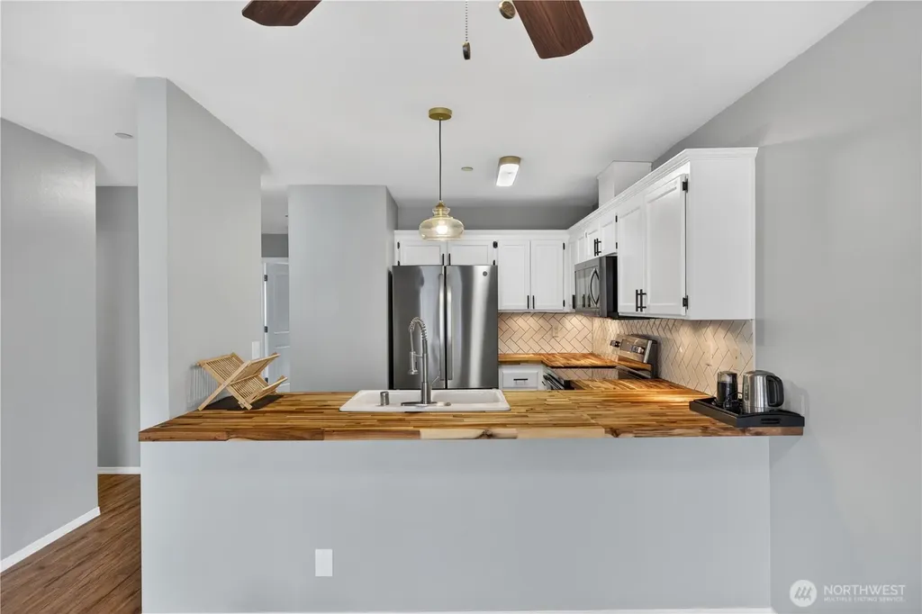 1670 SW Mulberry Drive Oak Harbor WA 98277