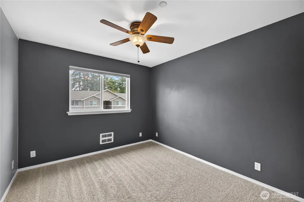 1670 SW Mulberry Drive Oak Harbor WA 98277