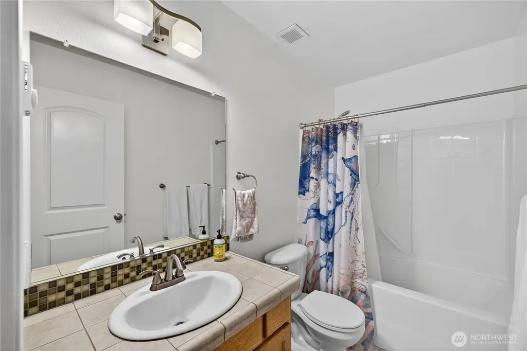 1670 SW Mulberry Drive Oak Harbor WA 98277