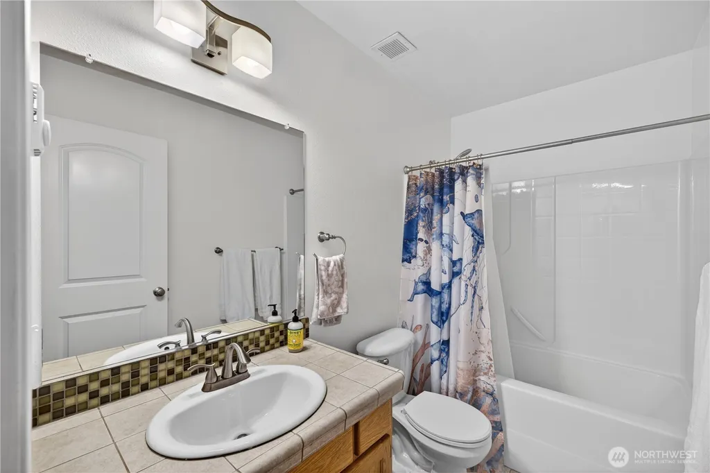 1670 SW Mulberry Drive Oak Harbor WA 98277