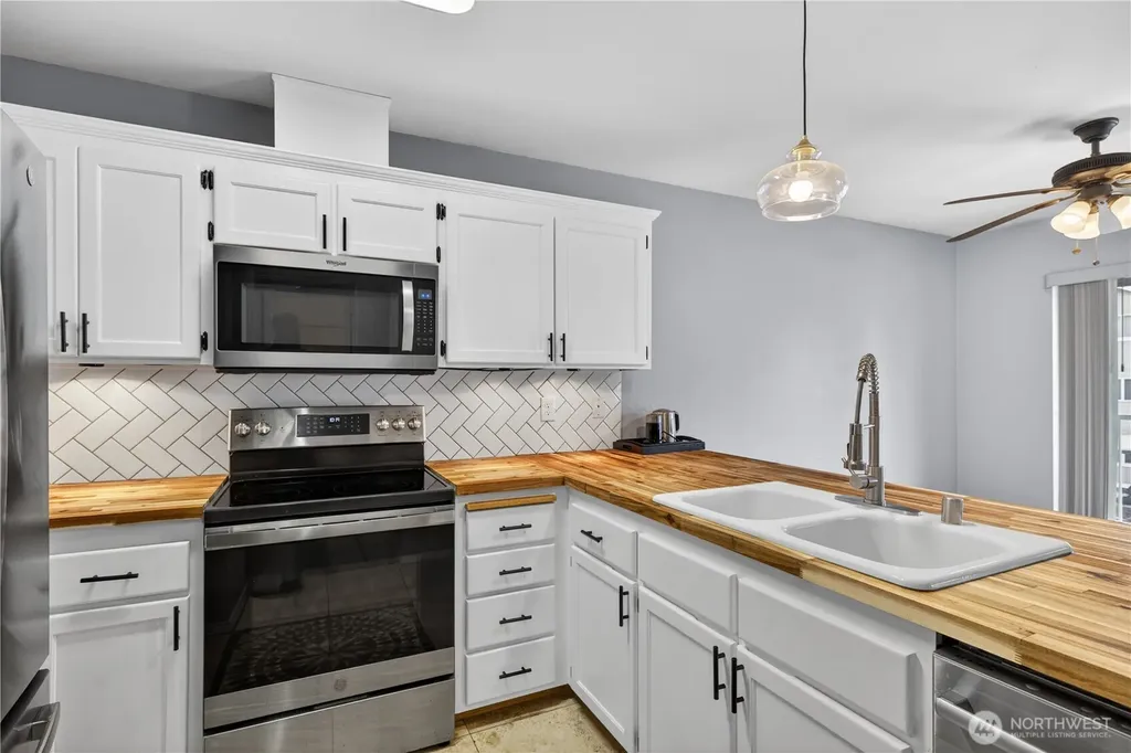 1670 SW Mulberry Drive Oak Harbor WA 98277