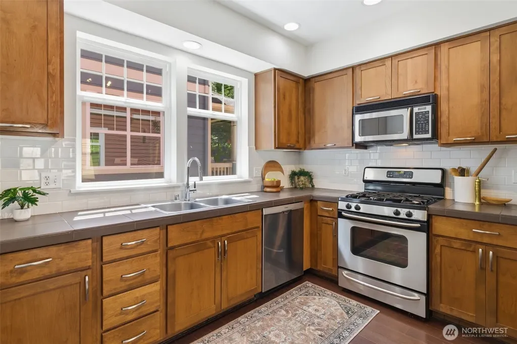 4417 28th Avenue S Seattle WA 98108