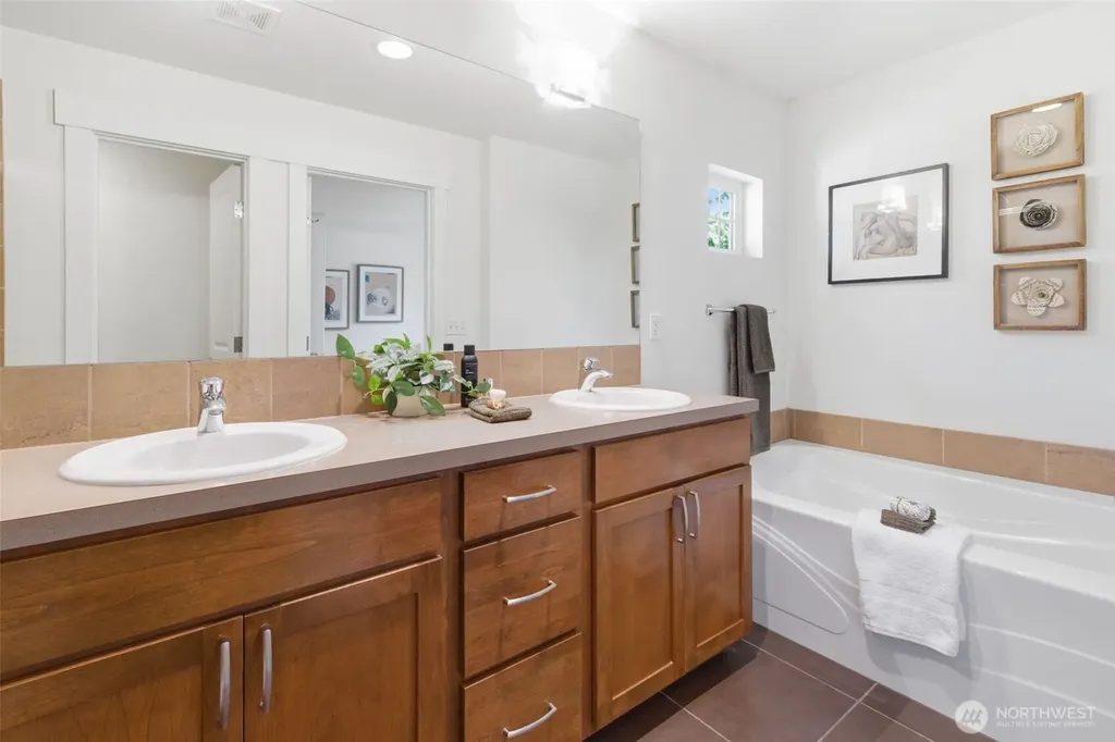 4417 28th Avenue S Seattle WA 98108