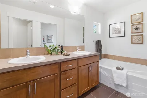 4417 28th Avenue S Seattle WA 98108