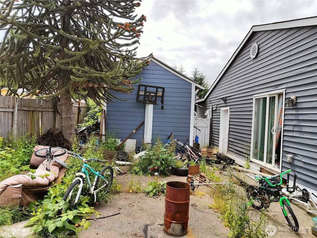 203 St. Helens Way Winlock WA 98596