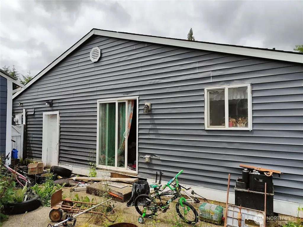 203 St. Helens Way Winlock WA 98596