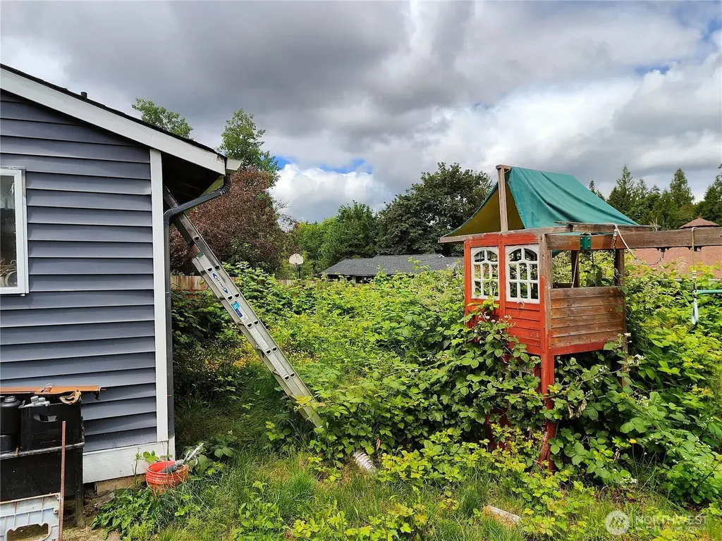 203 St. Helens Way Winlock WA 98596
