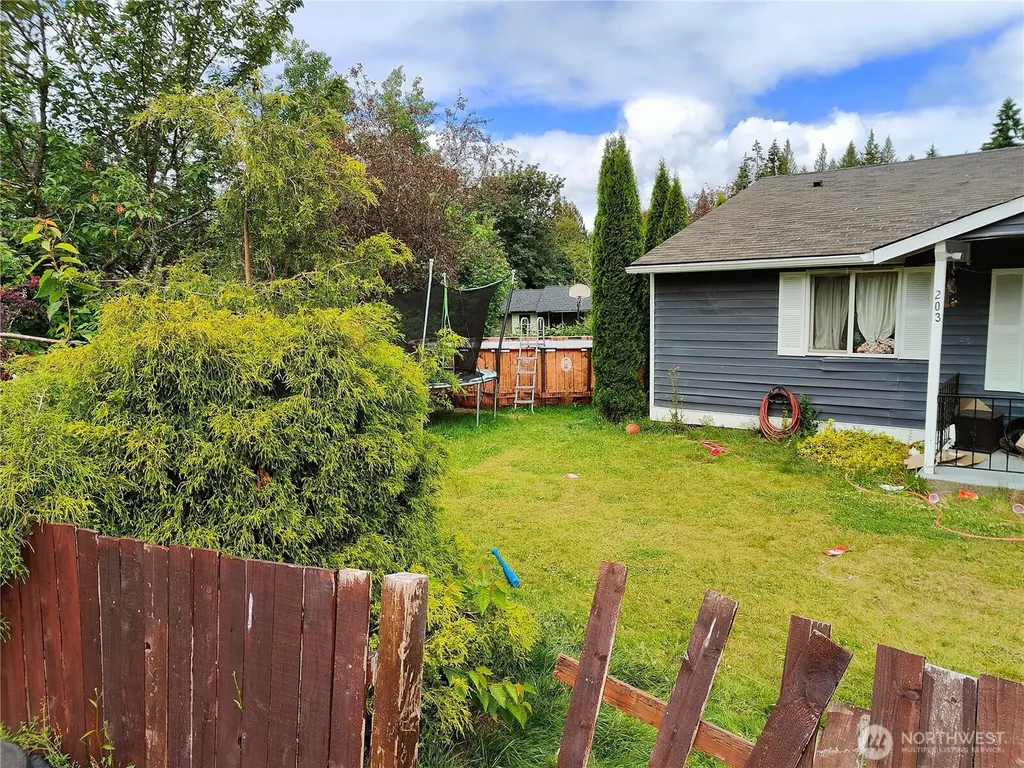 203 St. Helens Way Winlock WA 98596