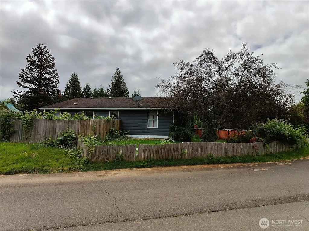 203 St. Helens Way Winlock WA 98596