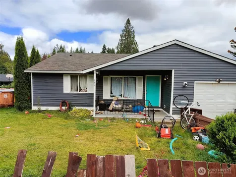 203 St. Helens Way Winlock WA 98596