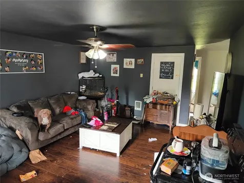 203 St. Helens Way Winlock WA 98596
