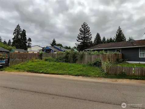 203 St. Helens Way Winlock WA 98596