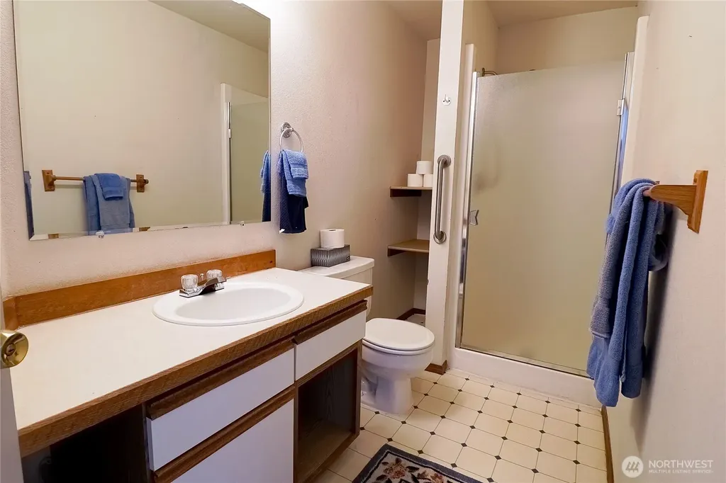1088 Colchester Drive Port Orchard WA 98366