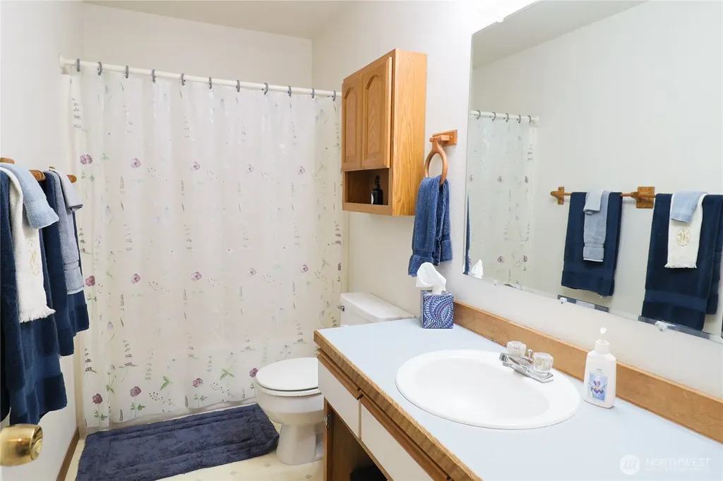 1088 Colchester Drive Port Orchard WA 98366