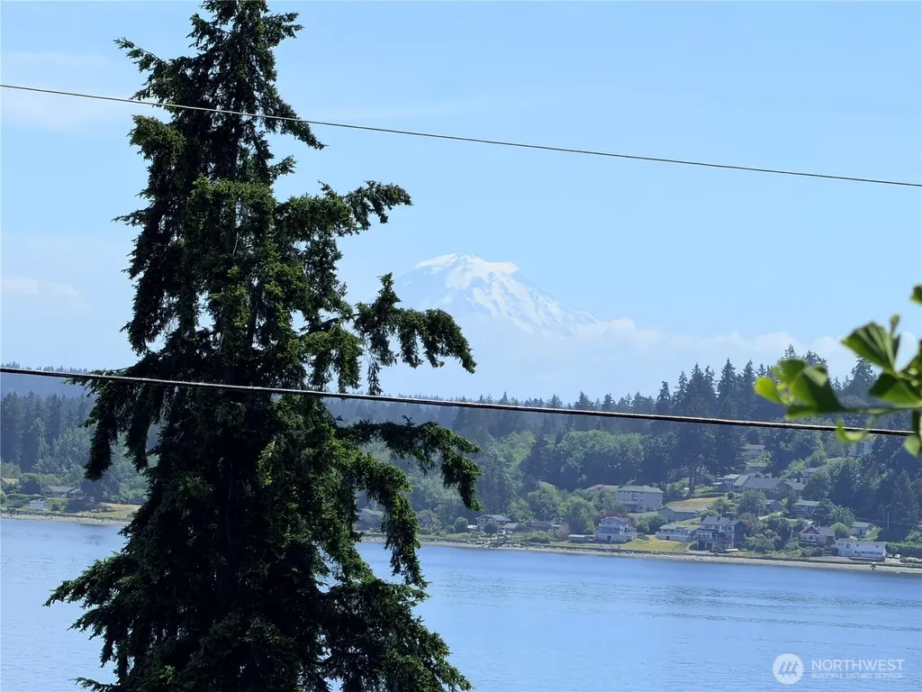 1088 Colchester Drive Port Orchard WA 98366