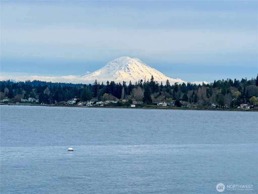 1088 Colchester Drive Port Orchard WA 98366