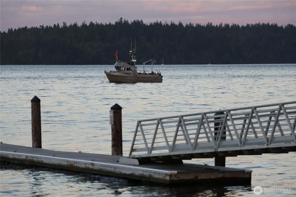 1088 Colchester Drive Port Orchard WA 98366