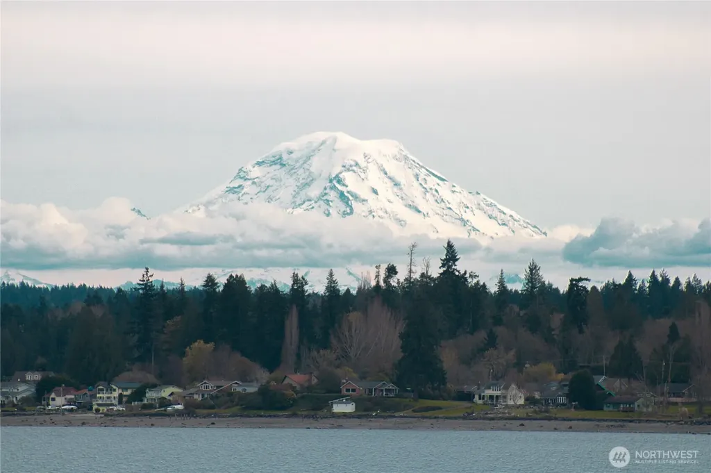 1088 Colchester Drive Port Orchard WA 98366