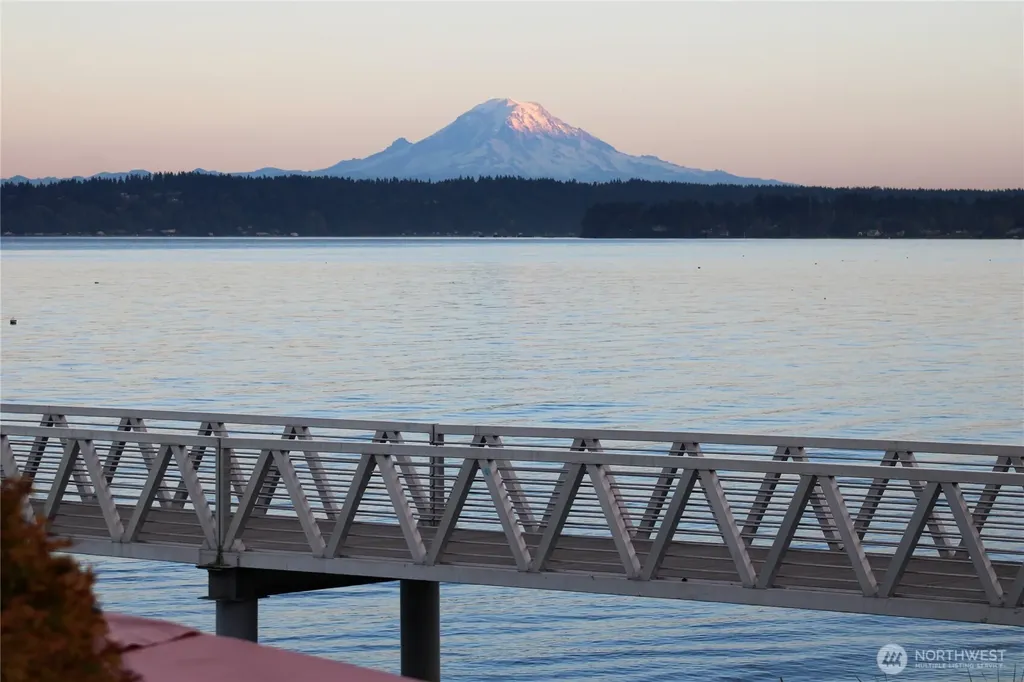 1088 Colchester Drive Port Orchard WA 98366