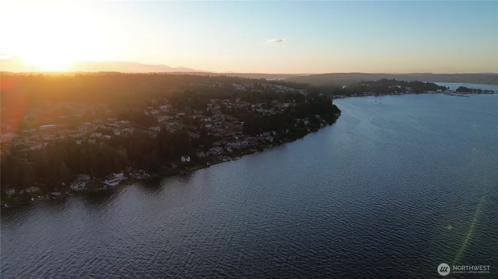 1088 Colchester Drive Port Orchard WA 98366