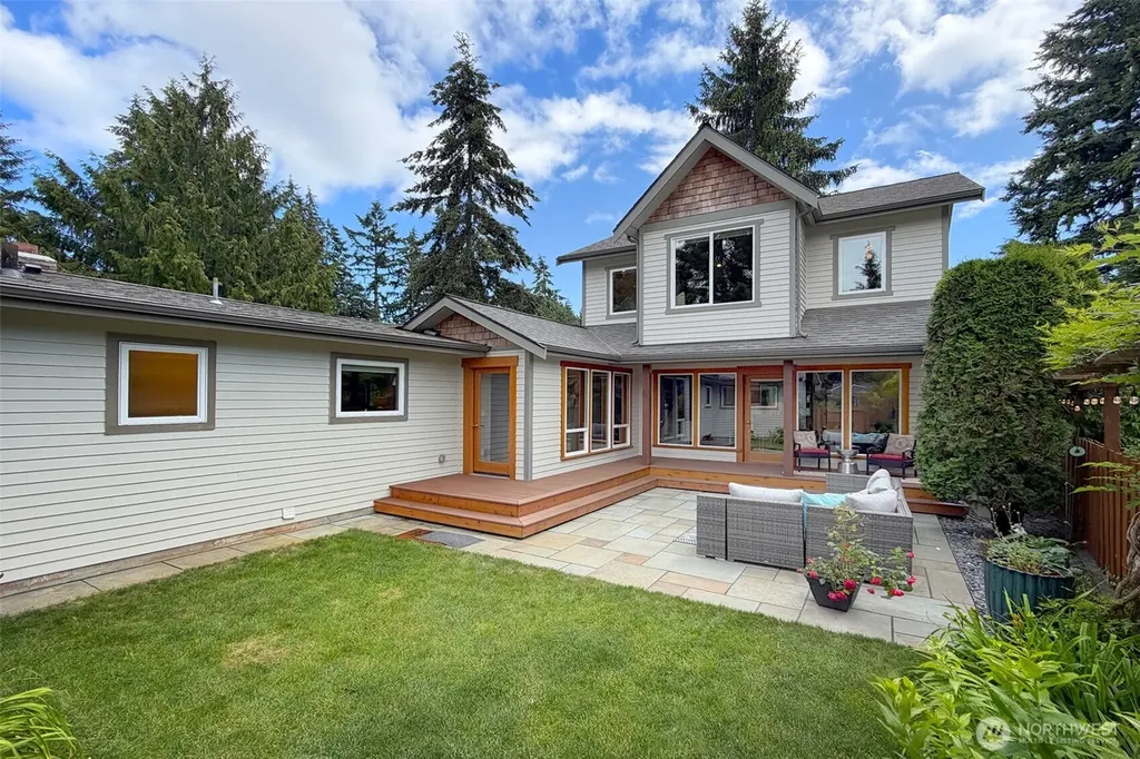 16857 Palatine Avenue N Shoreline WA 98133