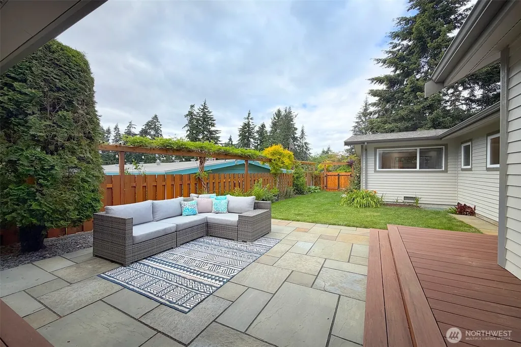 16857 Palatine Avenue N Shoreline WA 98133